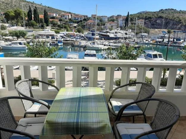 Apartmani Marta Marina Bagian luar foto