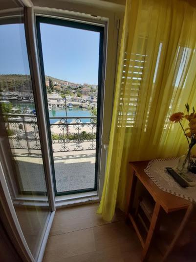 Apartmani Marta Marina Bagian luar foto