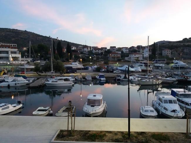 Apartmani Marta Marina Bagian luar foto