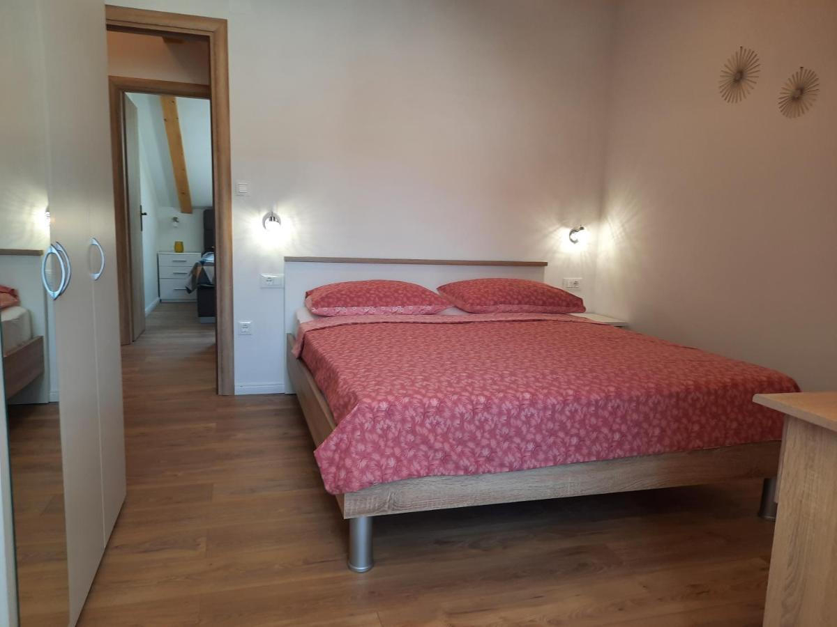 Apartmani Marta Marina Bagian luar foto