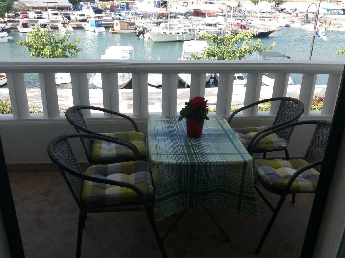 Apartmani Marta Marina Bagian luar foto
